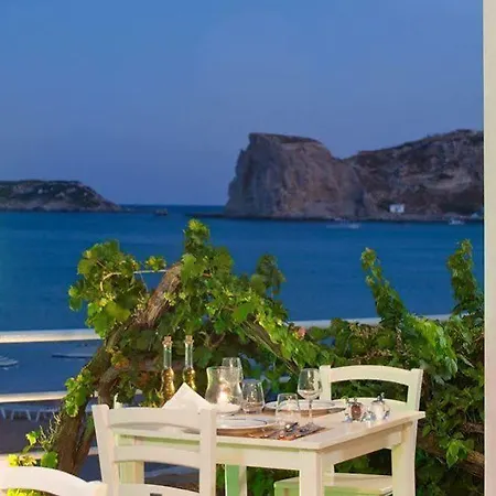 Delfini & Hotell 3*
